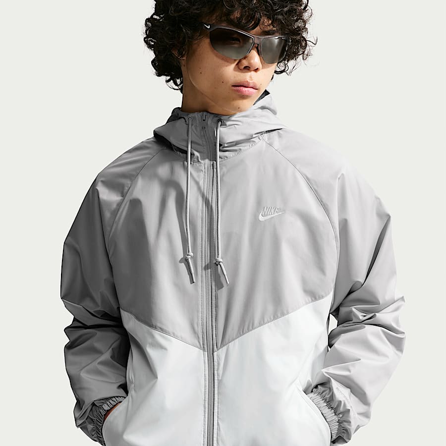 What to wear for cycling in any weather condition. Nike CA